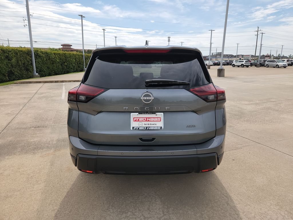 Used 2025 Gray Nissan SV AWD image 6