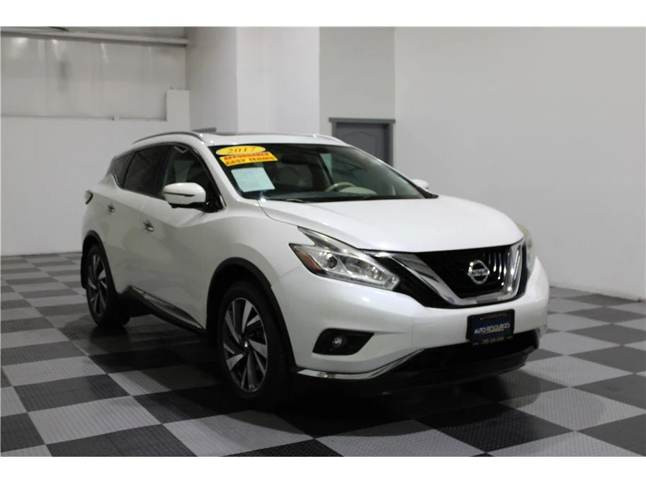 Used 2017 Pearl White Nissan Platinum image 3