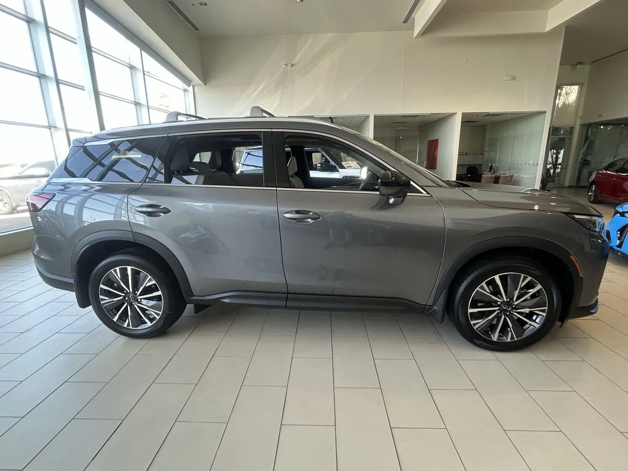 New 2027 GRAPHITE SHADOW INFINITI Luxe AWD image 4