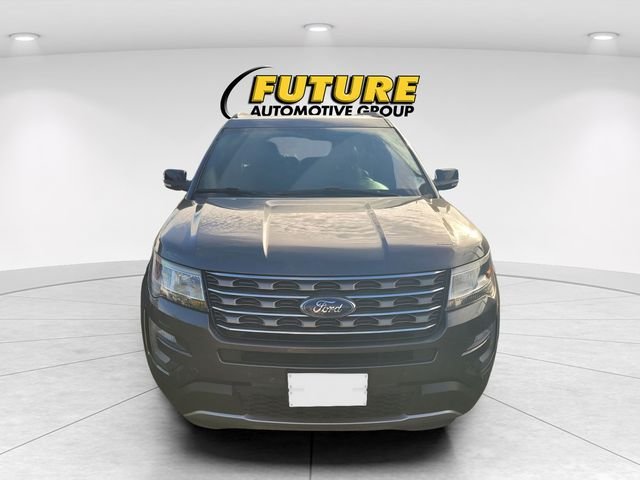 Used 2017 Gray Ford XLT image 2
