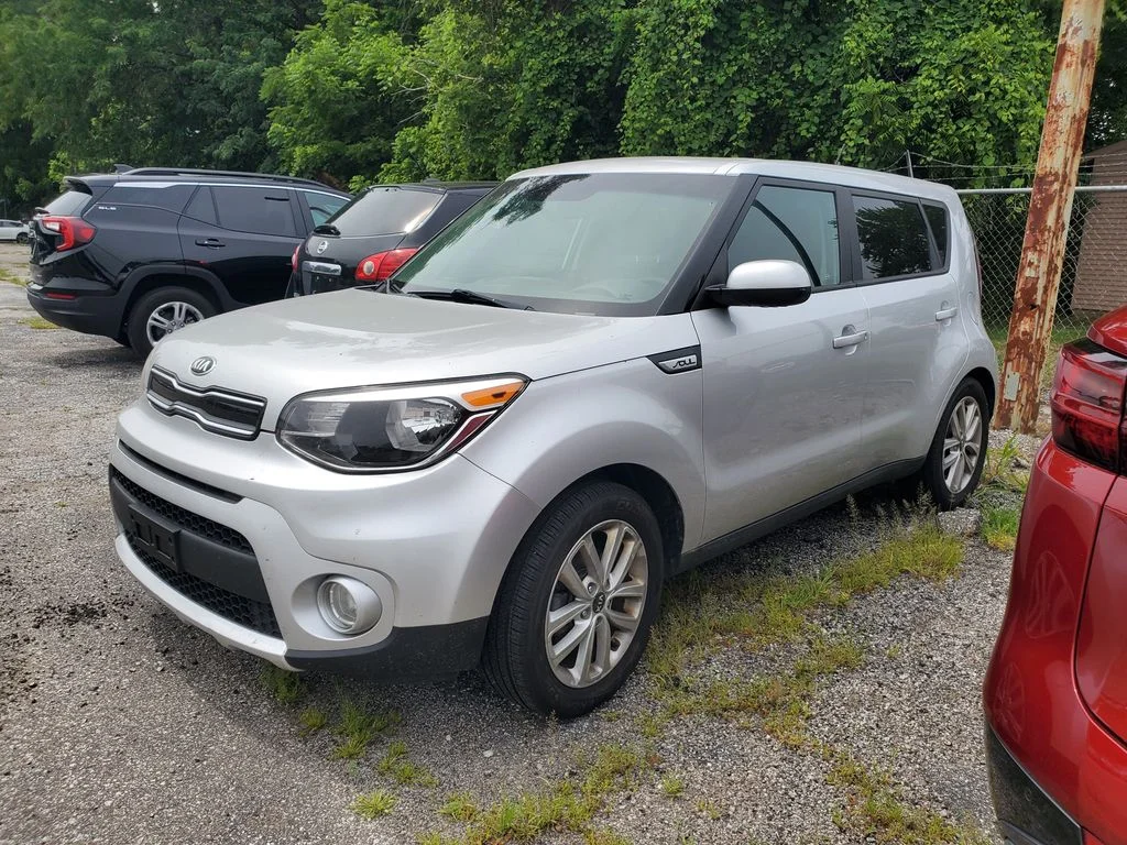 Used 2017 Silver Kia Plus image 1