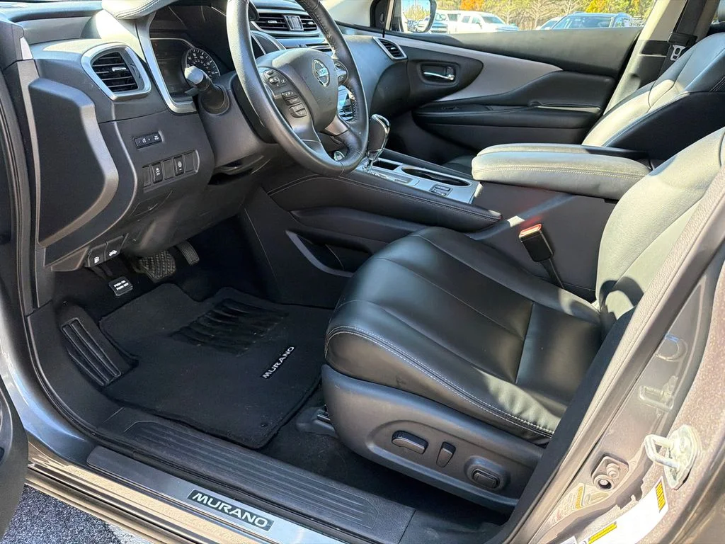 Used 2022 Gray Nissan SV image 9