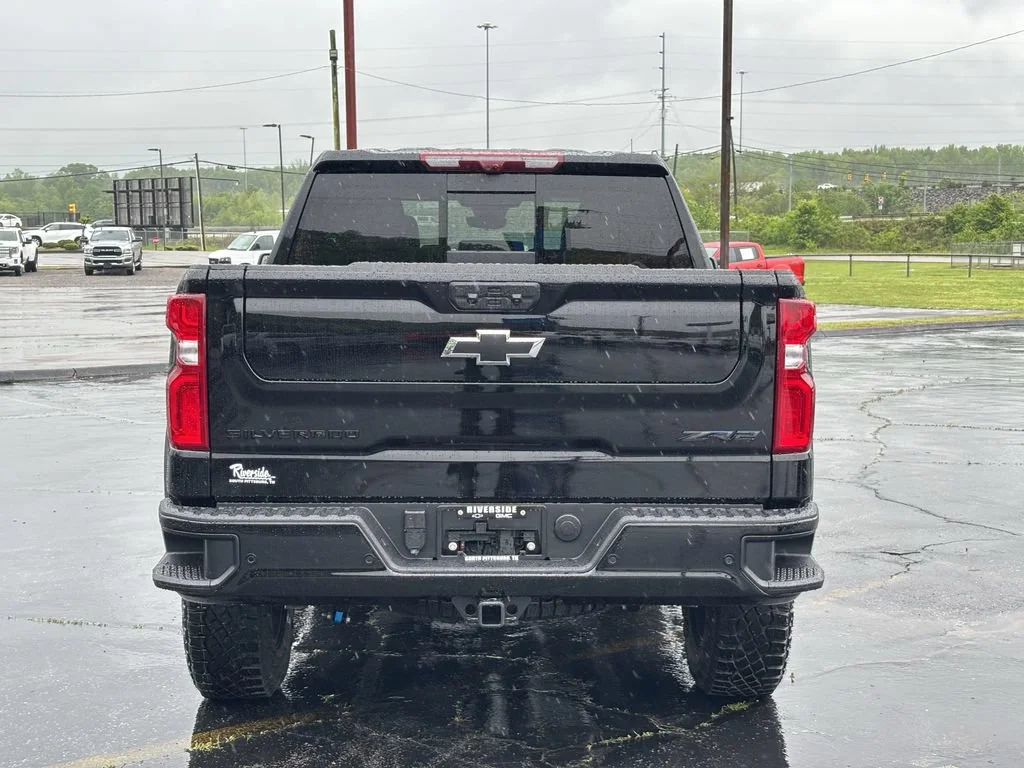 Used 2025 Black Chevrolet ZR2 image 7