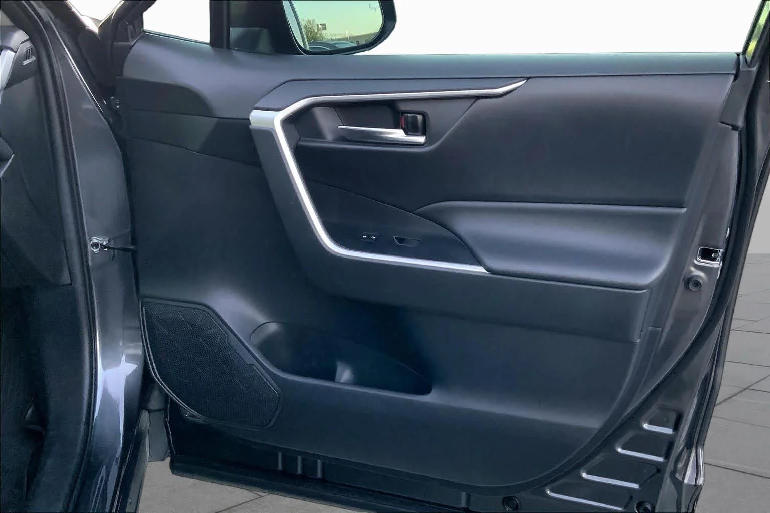 Used 2021 Magnetic Gray Metallic Toyota XLE image 20