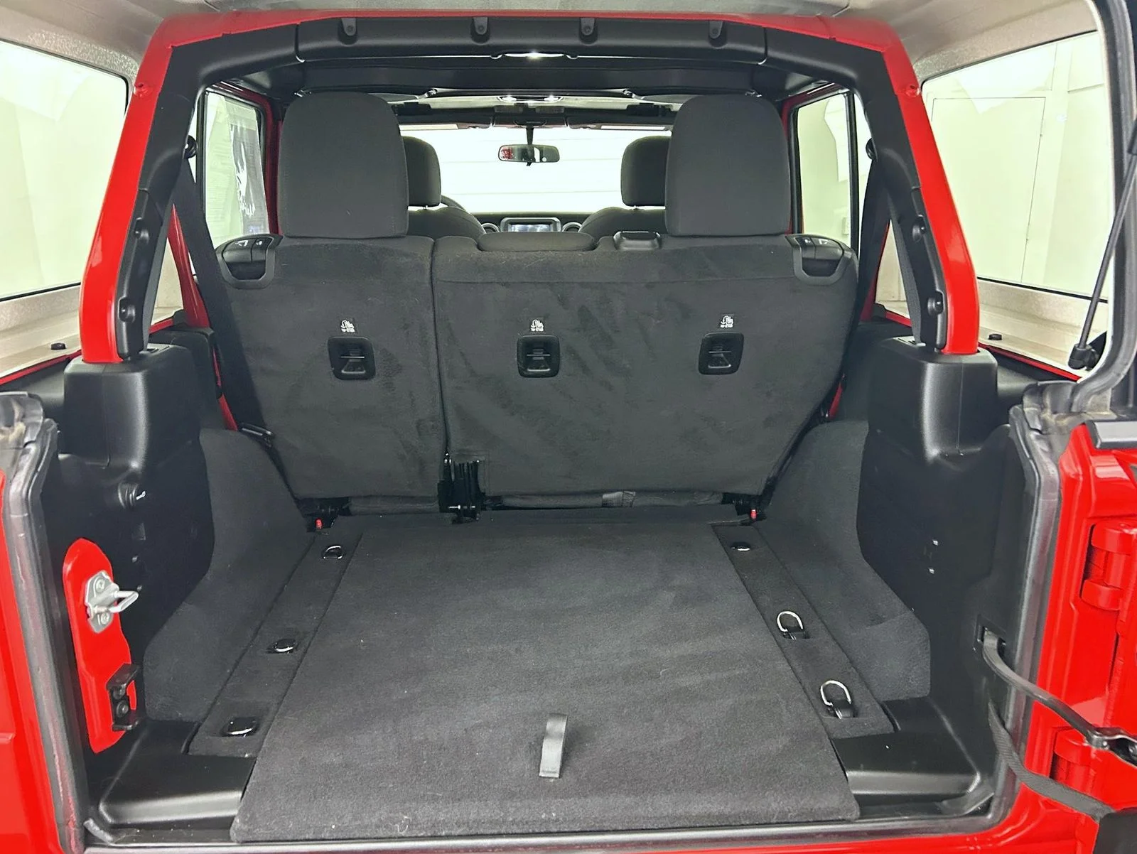 Used 2023 Red Jeep Sport S image 22