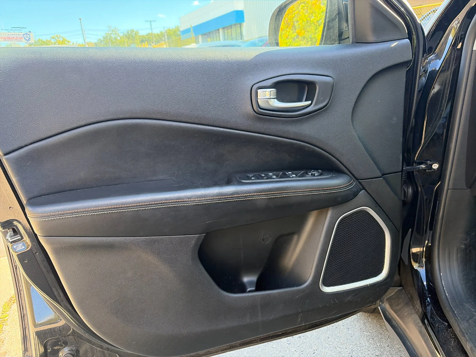 Used 2020 Diamond Black Jeep Latitude image 10