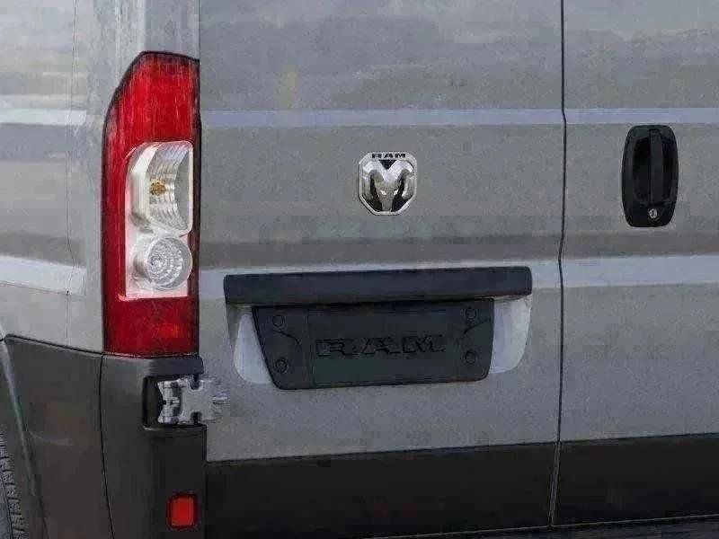 New 2026 Bright Silver Metallic Clear-Coat Exterior Paint RAM Low Roof image 25