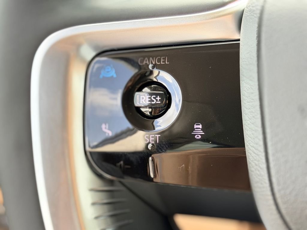 New 2027 RADIANT WHITE INFINITI Luxe 4WD image 28