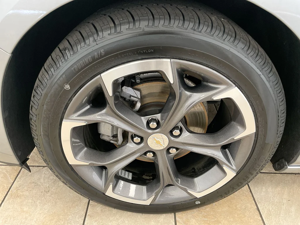 Used 2024 GRAY Chevrolet LT image 32
