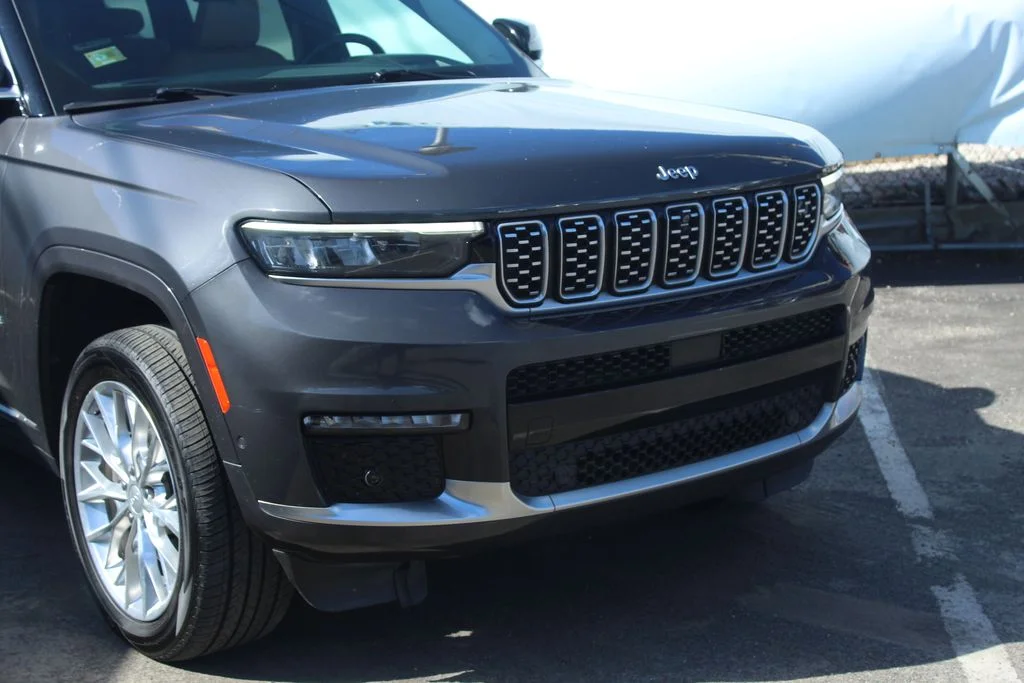 Used 2021 Gray Jeep Summit image 18