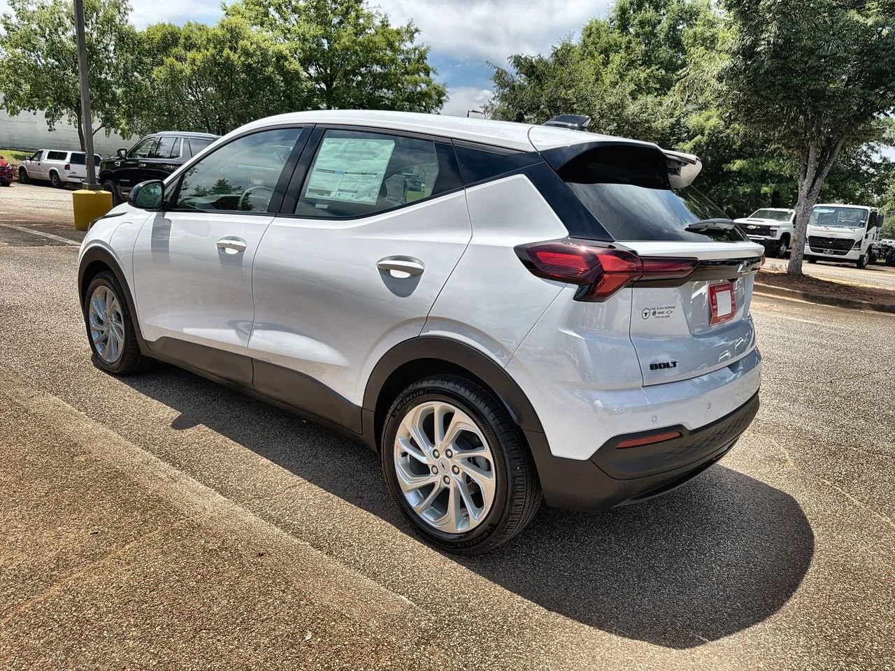 New 2027 Summit White Chevrolet LT image 6
