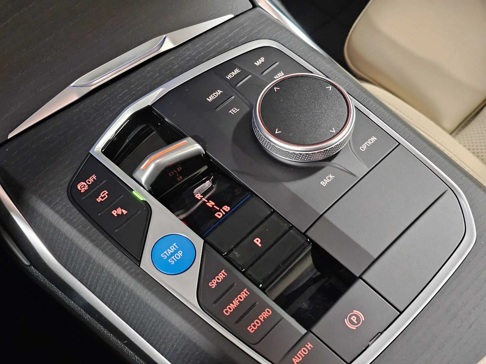 New 2026 Cape York Green Metallic BMW xDrive40 image 21