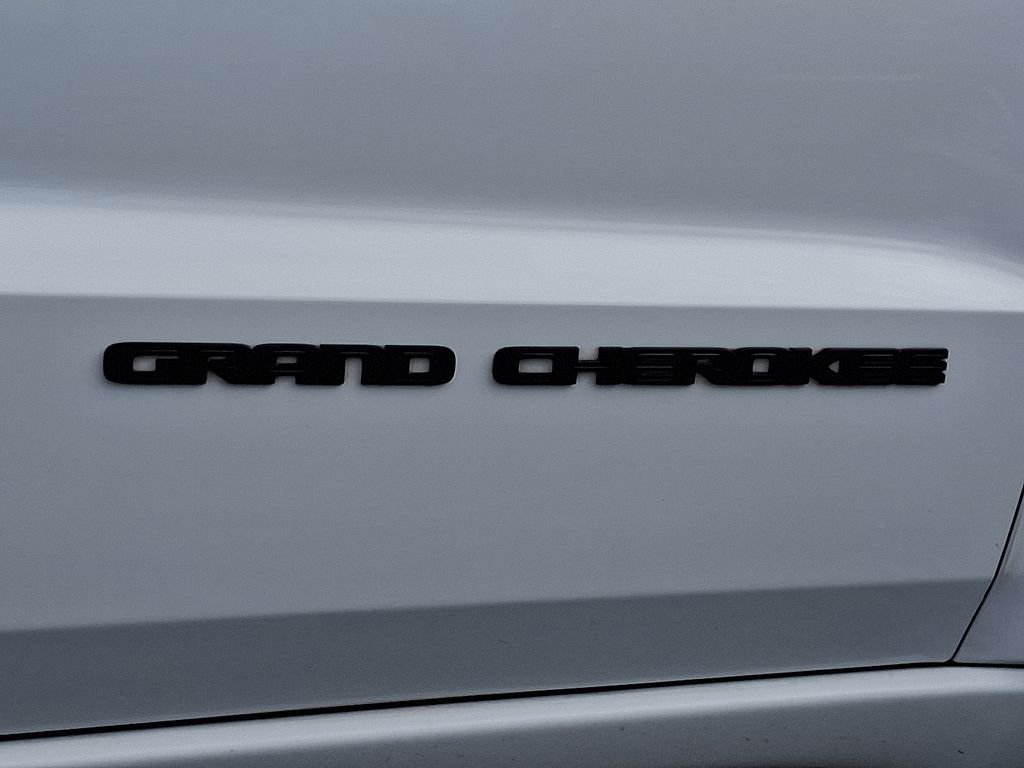 Used 2017 White Jeep Altitude image 29