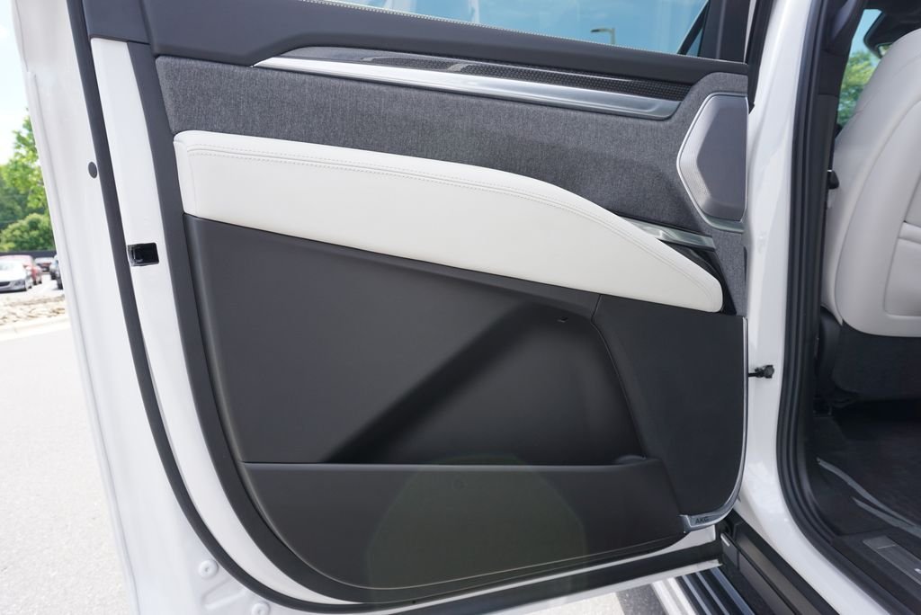 Used 2025 Crystal White Cadillac V-Series image 35