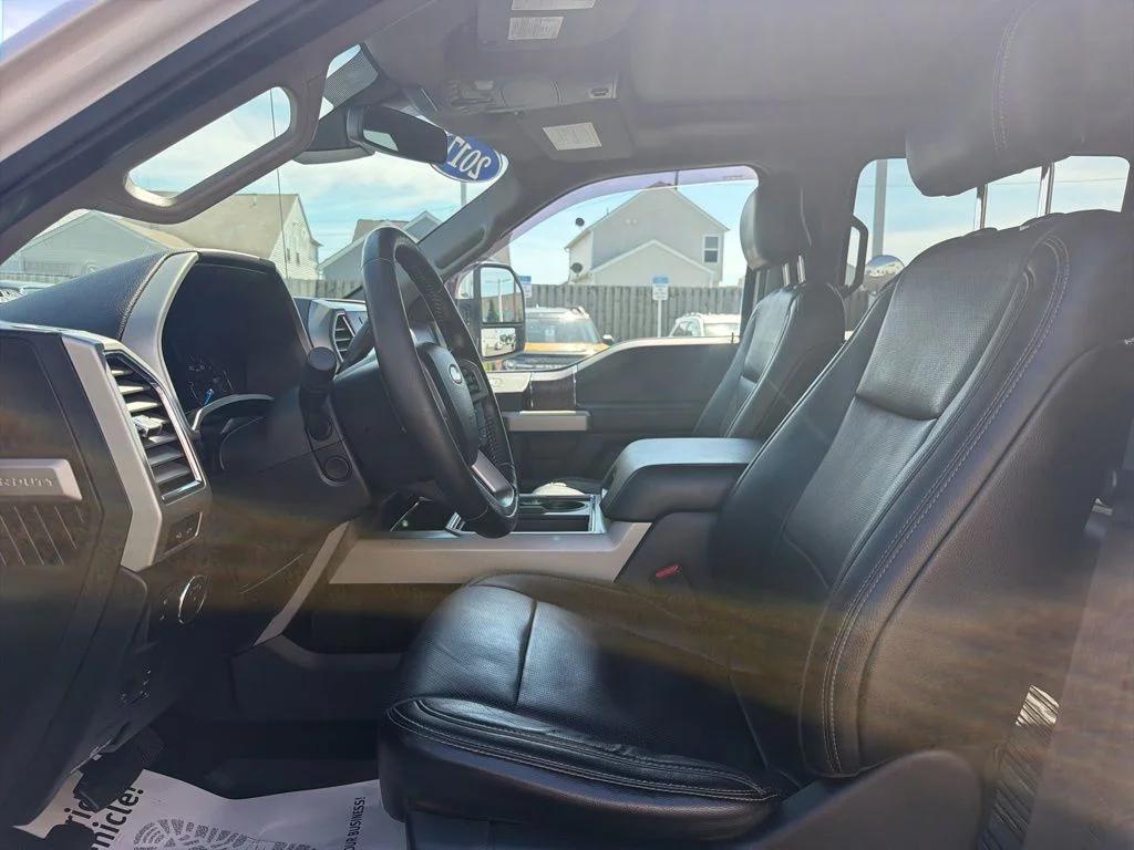 Certified Used 2017 White Platinum Clearcoat Metallic Ford Lariat image 25