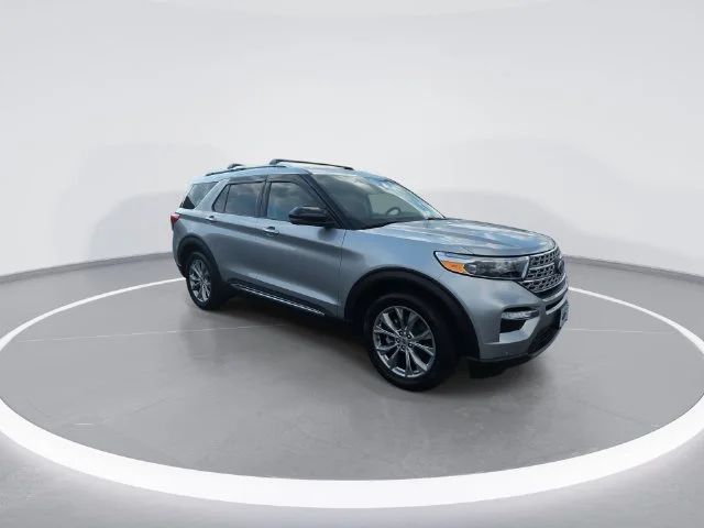 Used 2023 Silver Ford Limited image 2
