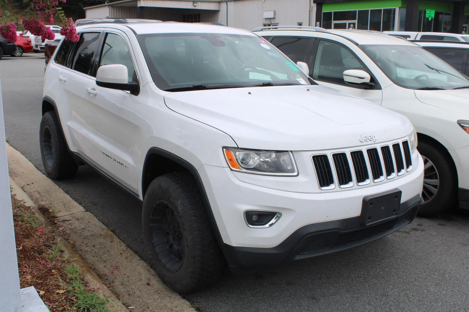 Used 2016 Bright White Clearcoat Jeep Laredo image 3