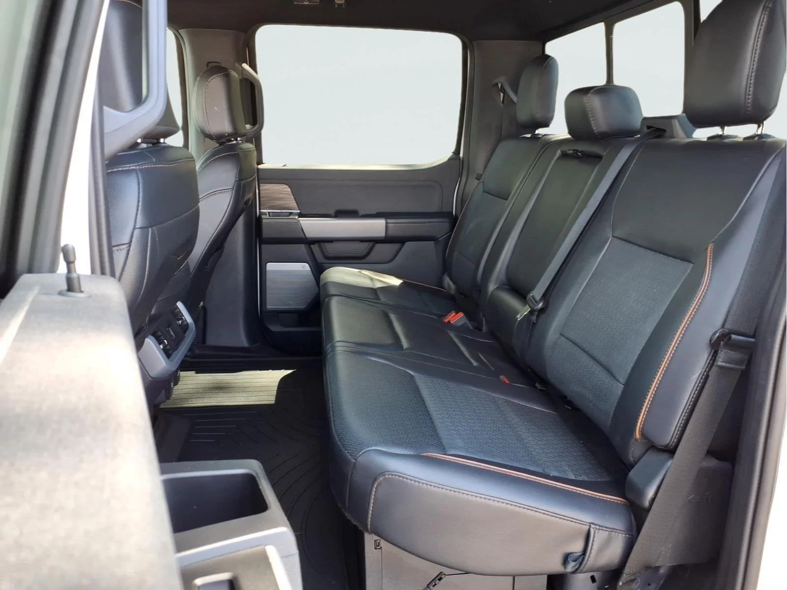 Used 2024 White Ford LARIAT image 9