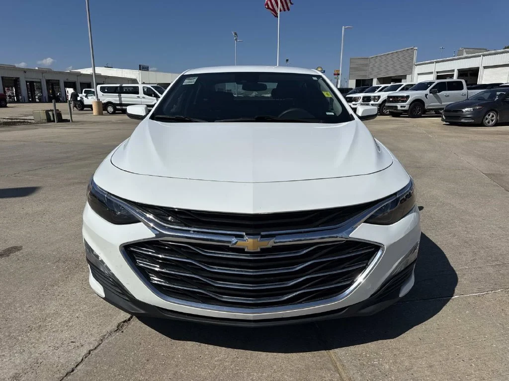Used 2025 White Chevrolet LT image 5