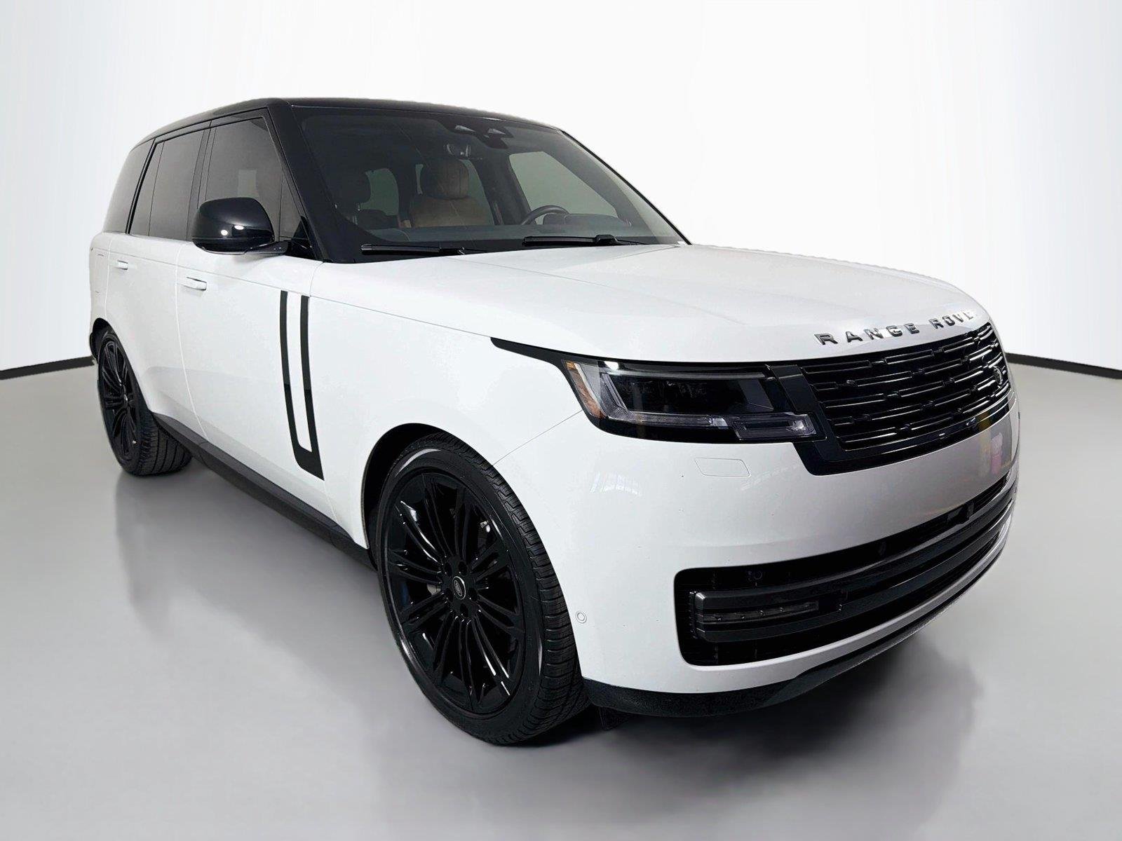 Certified Used 2024 Fuji White Land Rover SE image 3