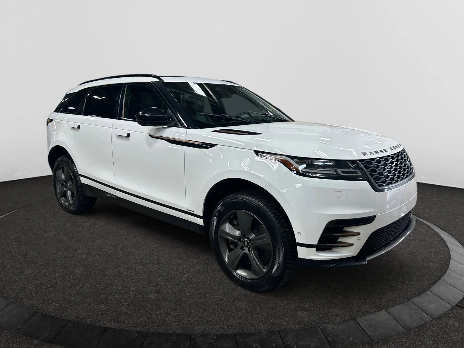 Used 2021 WHITE Land Rover R-DYNAMIC S image 7