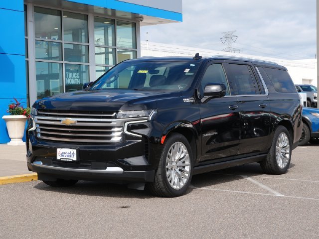 Used 2023 Chevrolet Suburban High Country with VIN 1GNSKGKL8PR365302 for sale in Roseville, Minnesota