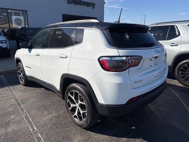 Used 2024 White Jeep Limited image 3