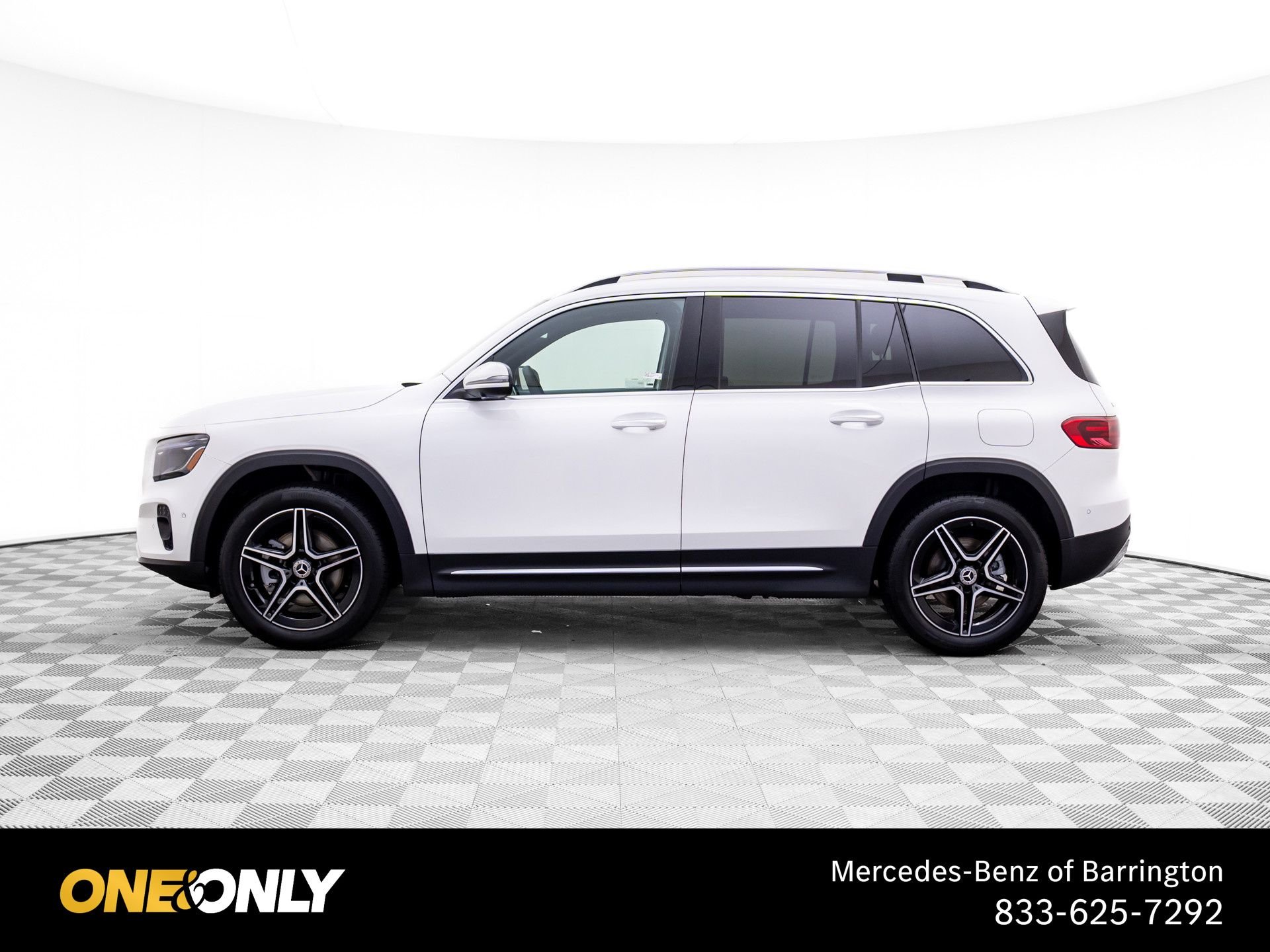 New 2026 Polar White Mercedes-Benz GLB 250 image 2