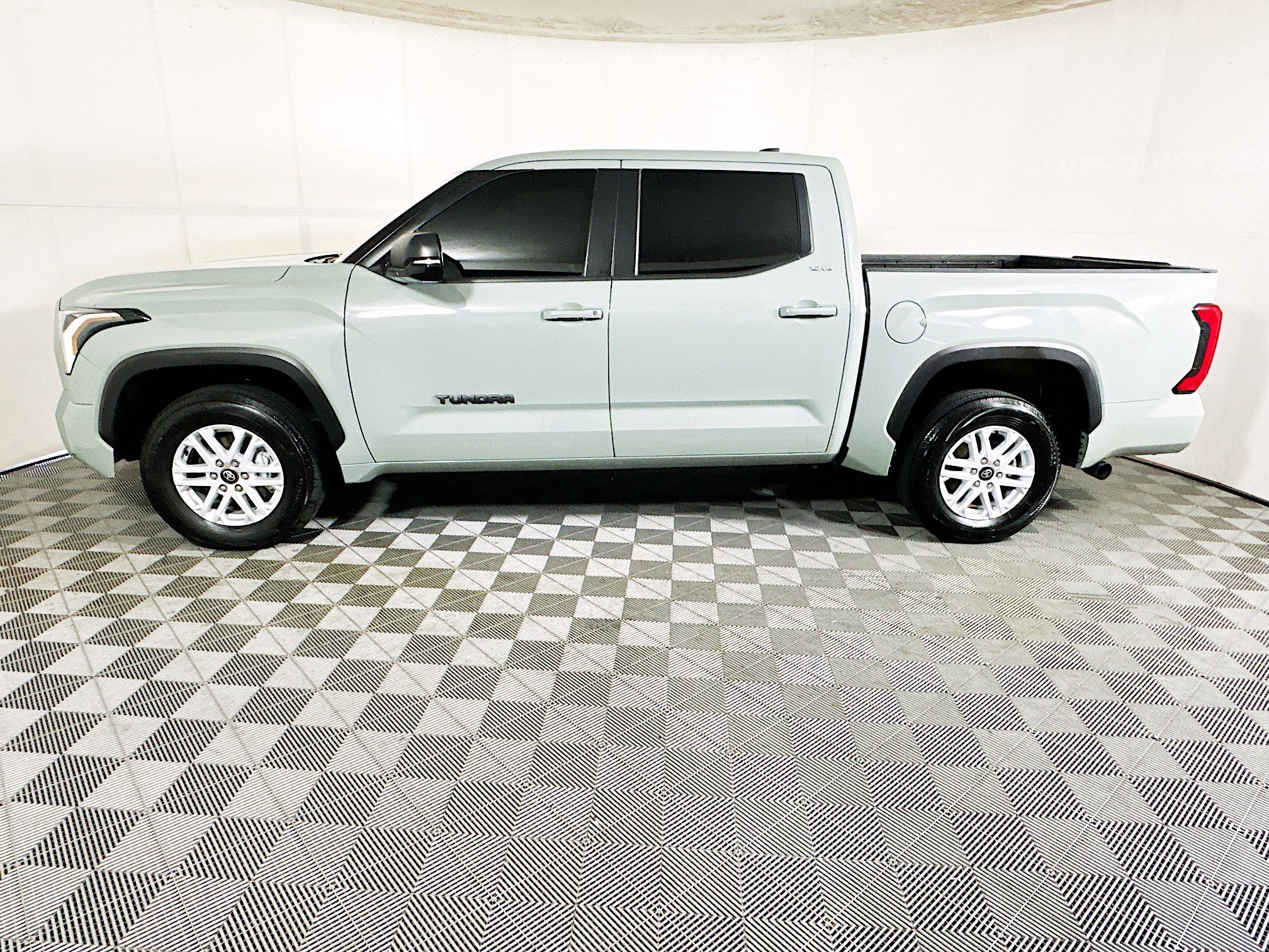 2025 Toyota Tundra thumbnail 8