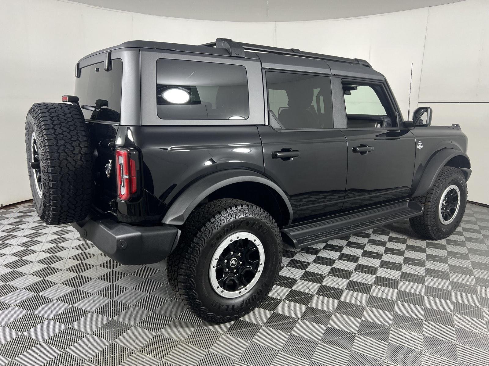 Used 2025 Shadow Black Ford Outer Banks image 10