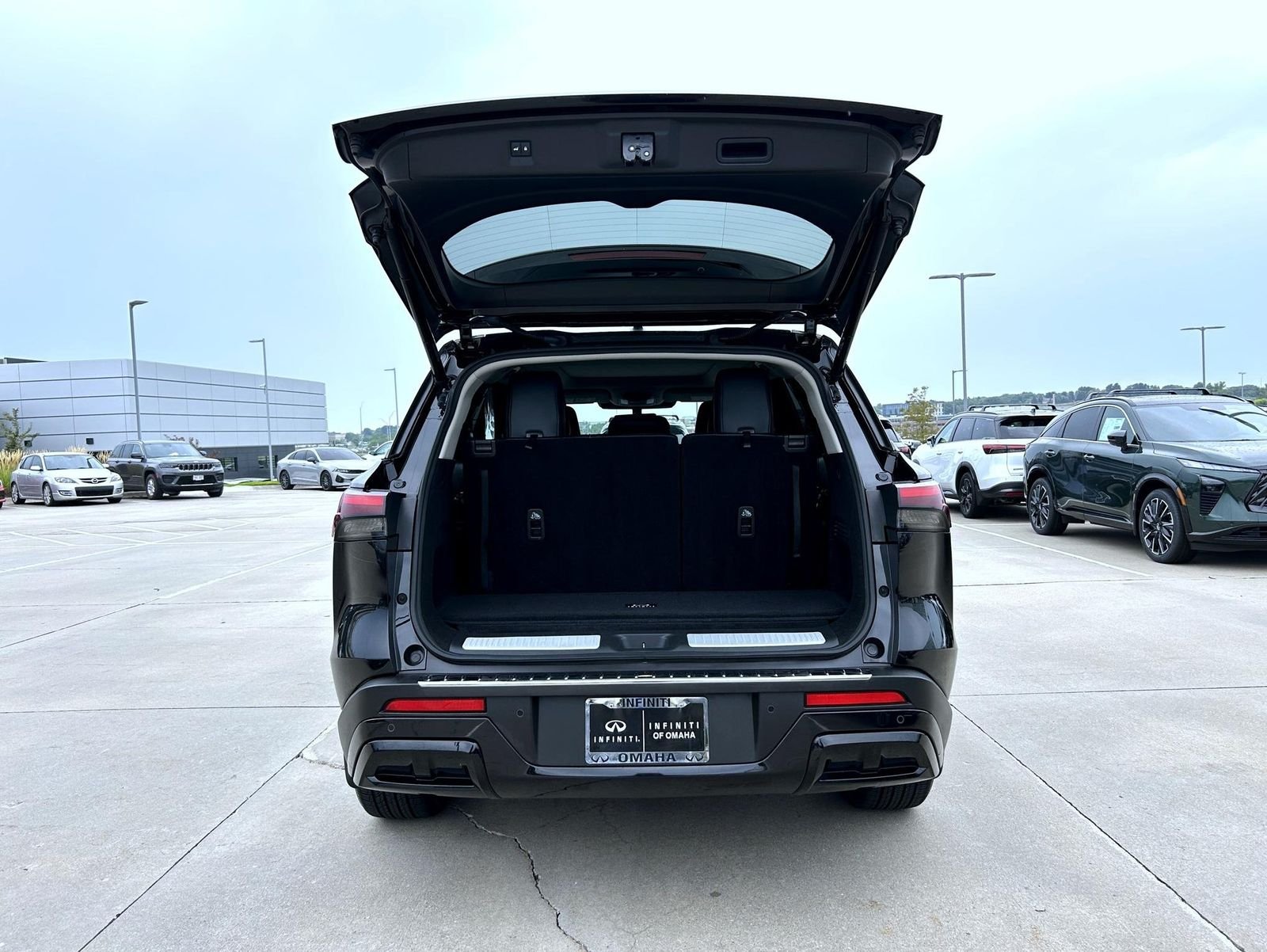 Certified Used 2023 Black INFINITI LUXE image 23