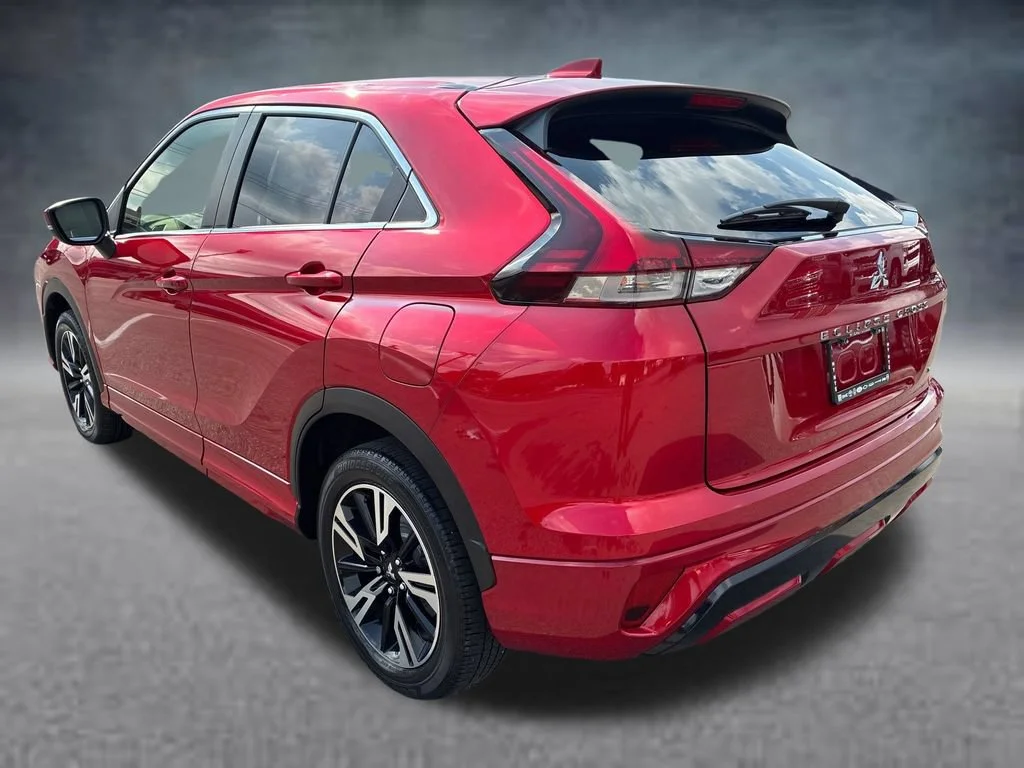 Used 2024  Mitsubishi SE image 3