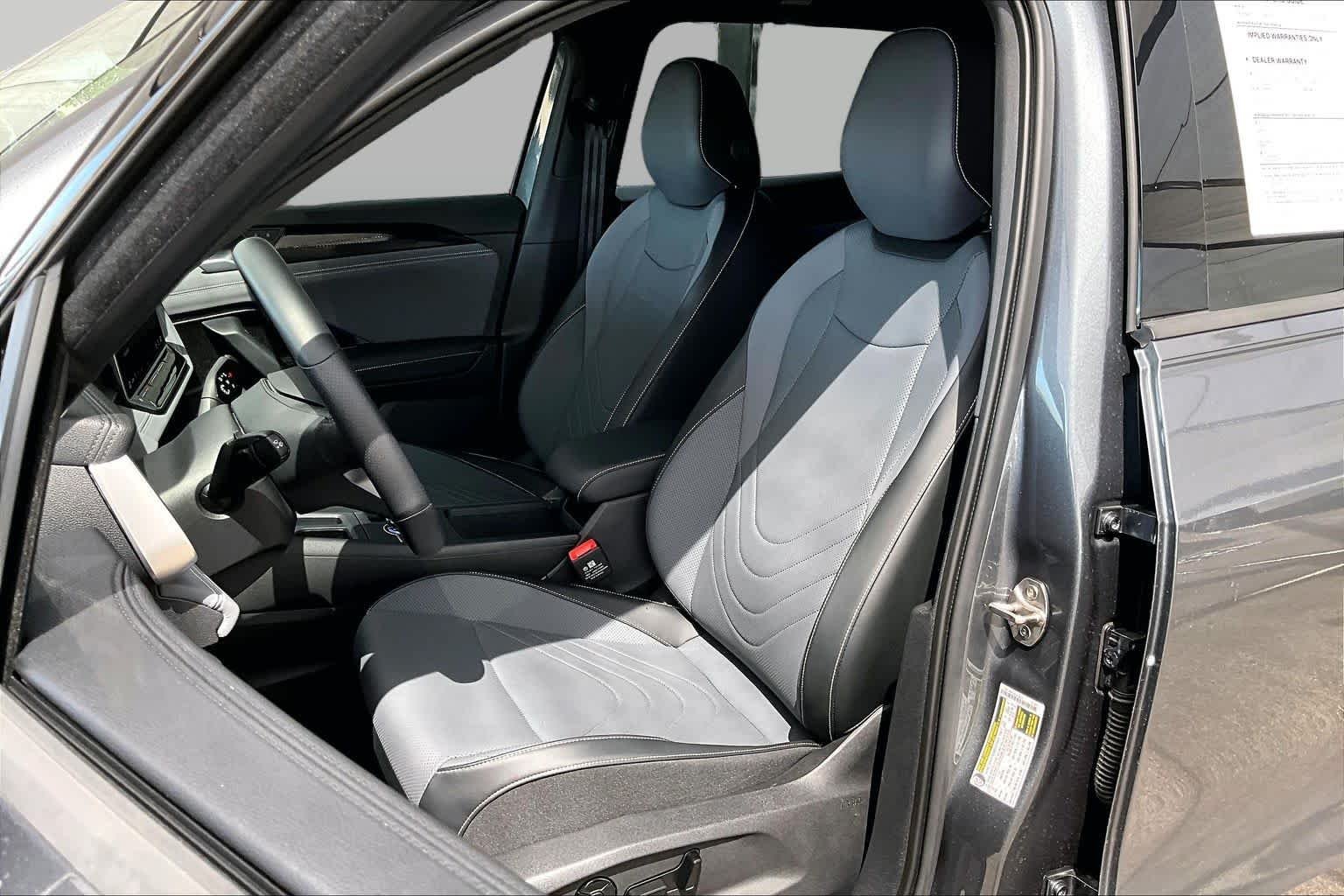 Used 2025 Platinum Gray Metallic Volkswagen SE R-Line Black image 8