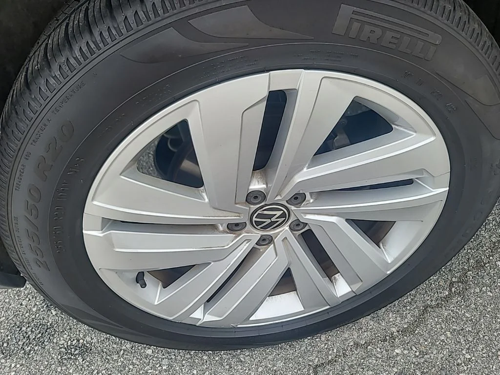 Used 2020 Gray Volkswagen 3.6L V6 SE w/Technology image 8