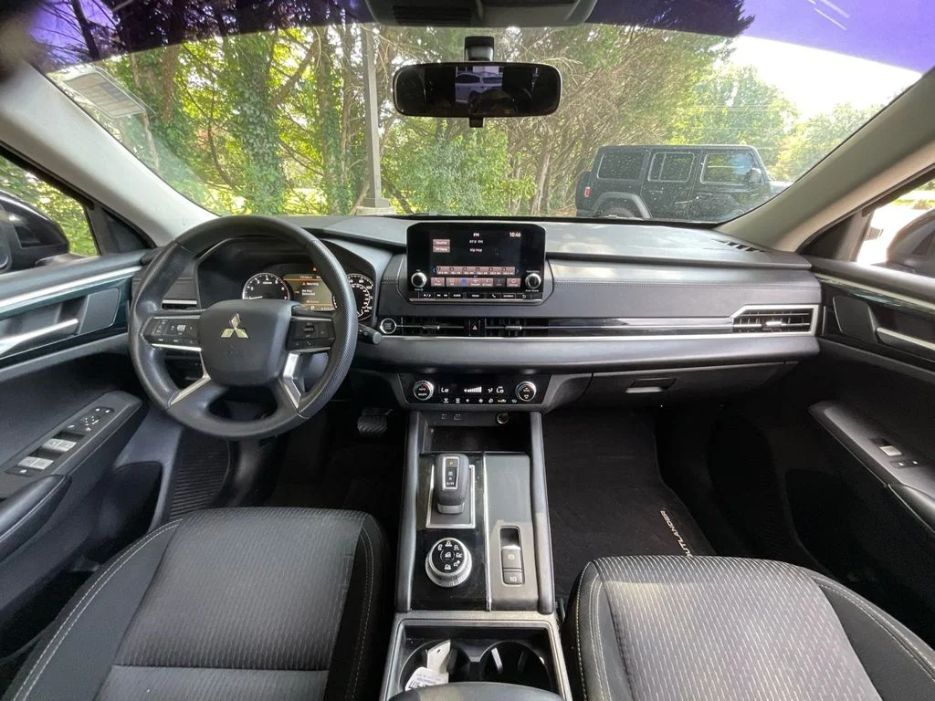 Used 2022 Black Mitsubishi ES image 17
