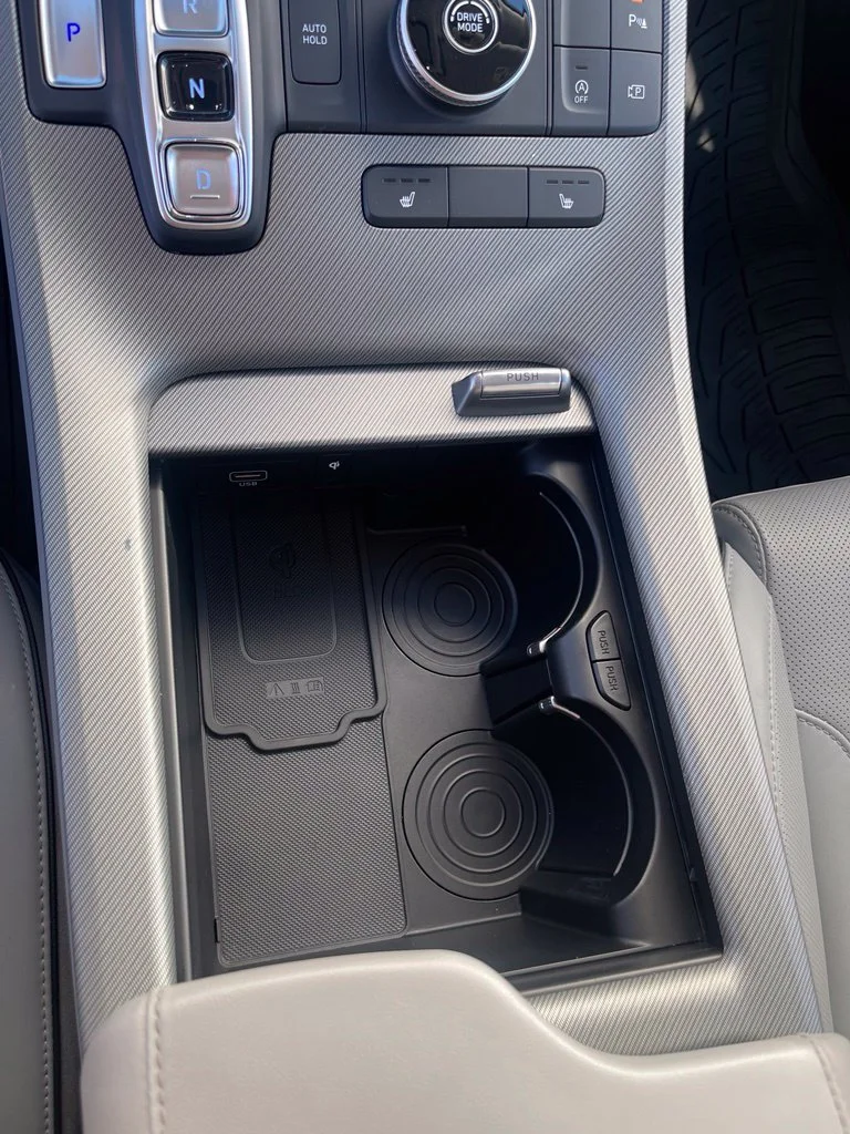 Used 2025 White Hyundai SEL image 19