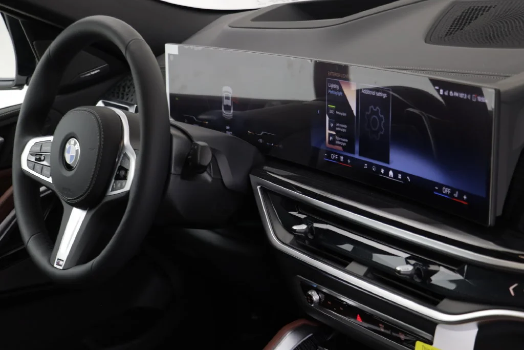 New 2027 MINERAL WHITE BMW xDrive40i image 21