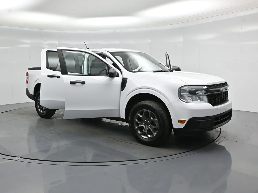 Certified Used 2023 White Ford XLT image 28