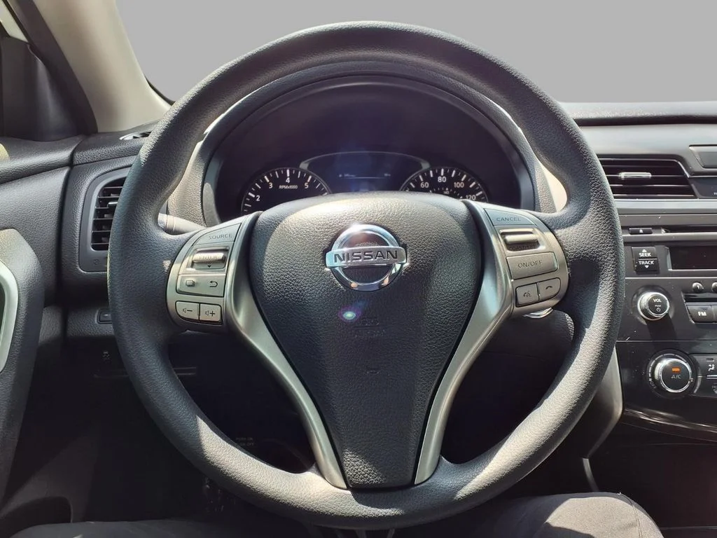 Used 2014 White Nissan 2.5 S image 12