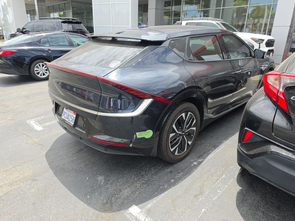 Used 2022 Blue Kia Wind image 4