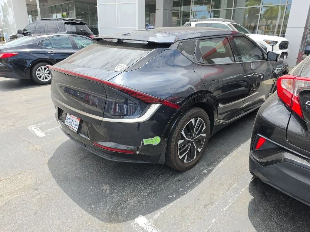 Used 2022 Blue Kia Wind image 4