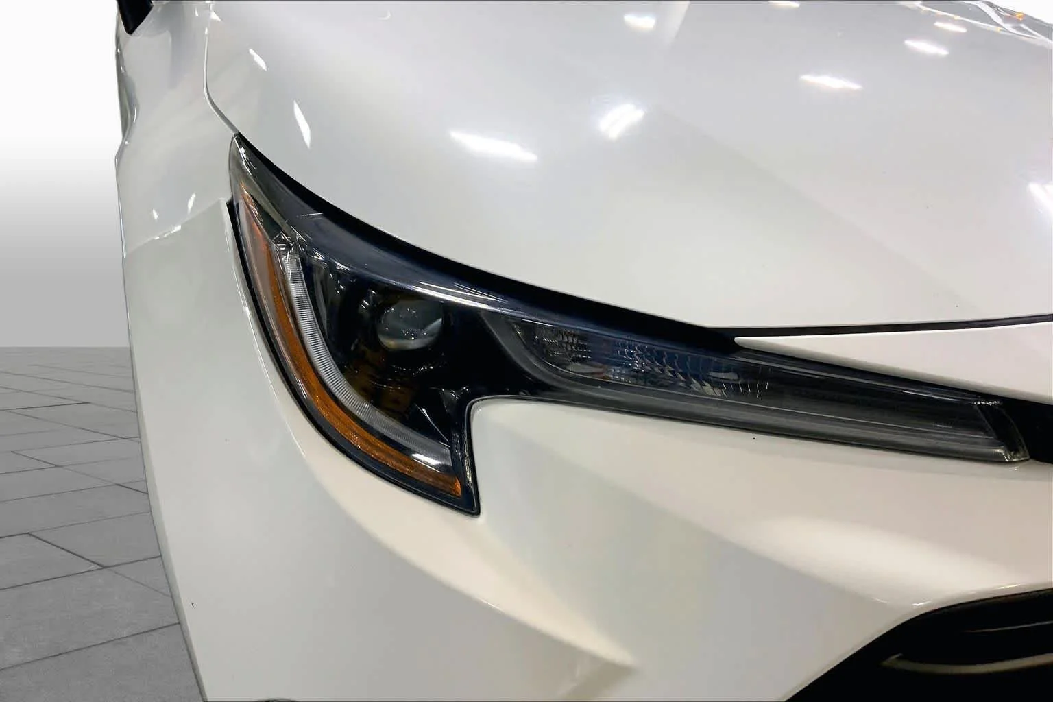 Used 2024 Ice Cap Toyota LE image 28