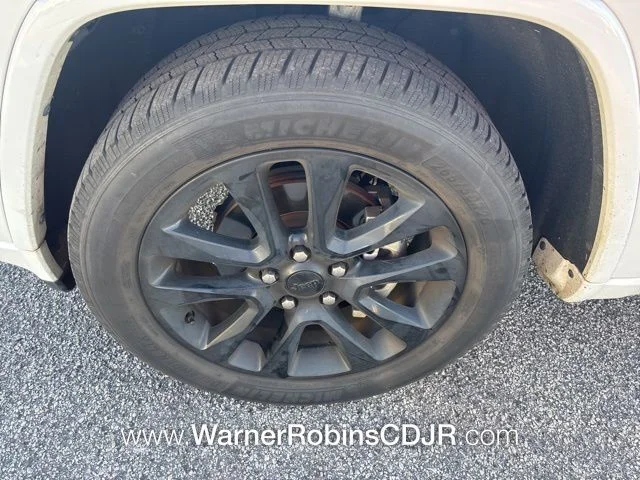 Used 2019 White Jeep Altitude image 4