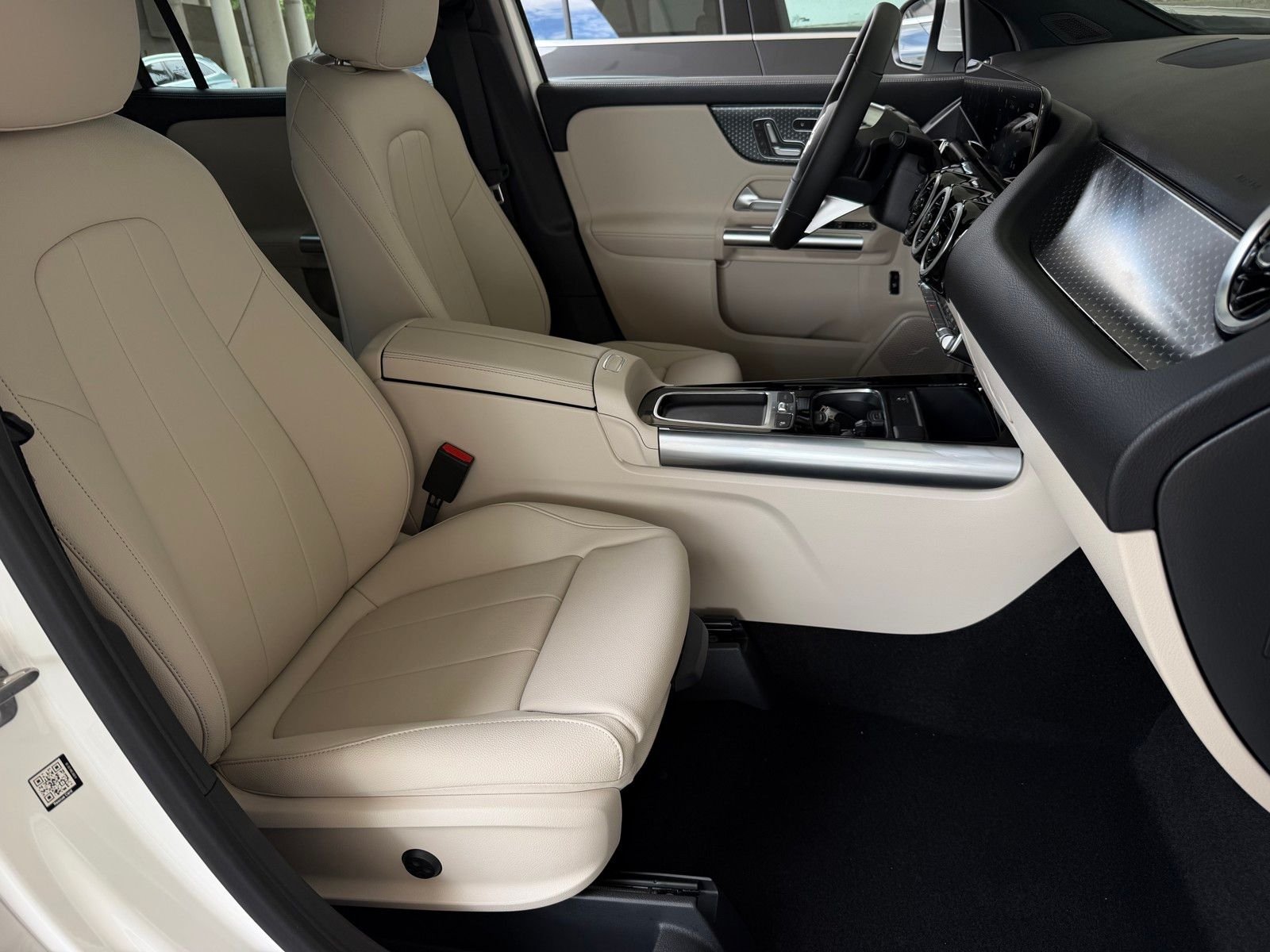 New 2026 Polar White Mercedes-Benz GLA 250 image 15
