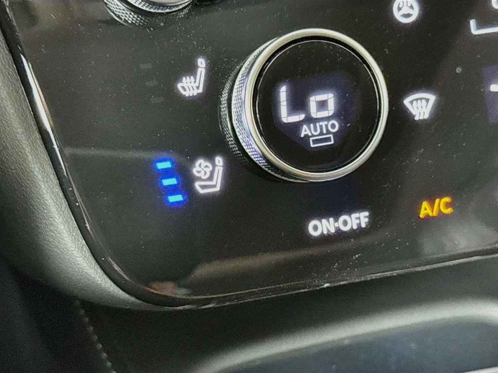 Certified Used 2026 Blue INFINITI LUXE image 27
