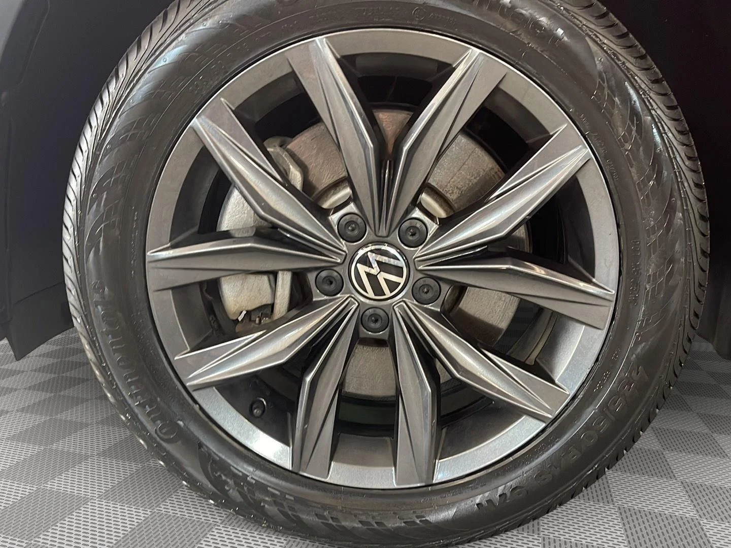 Used 2023 Kings Red Metallic Volkswagen SE image 10