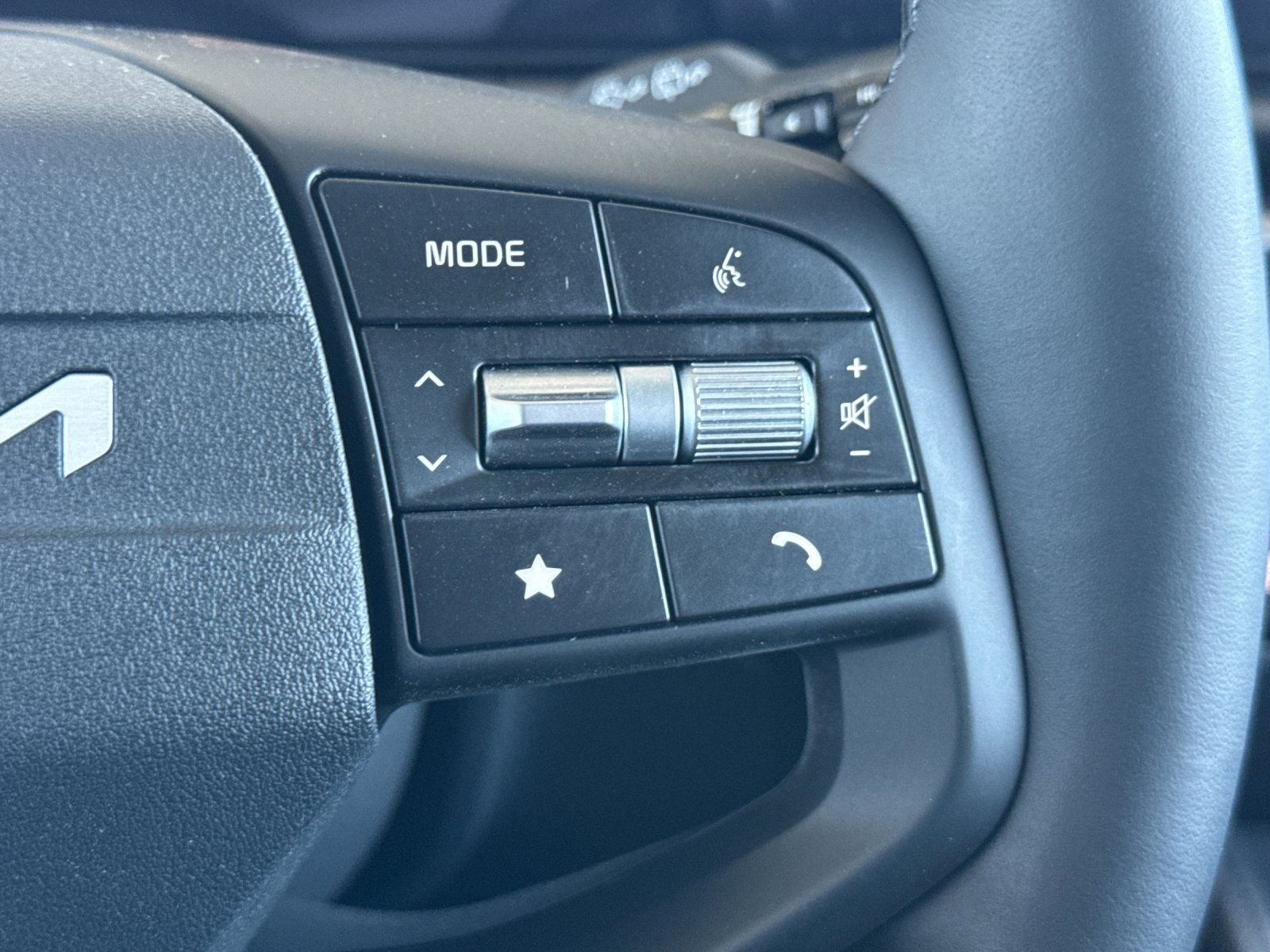 New 2026 Glacial White Pearl Kia EX image 27