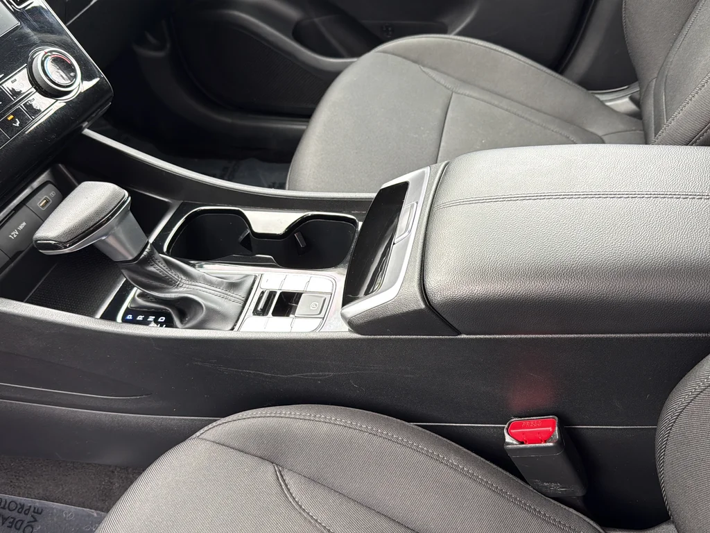 Used 2024 Red Hyundai SE image 17