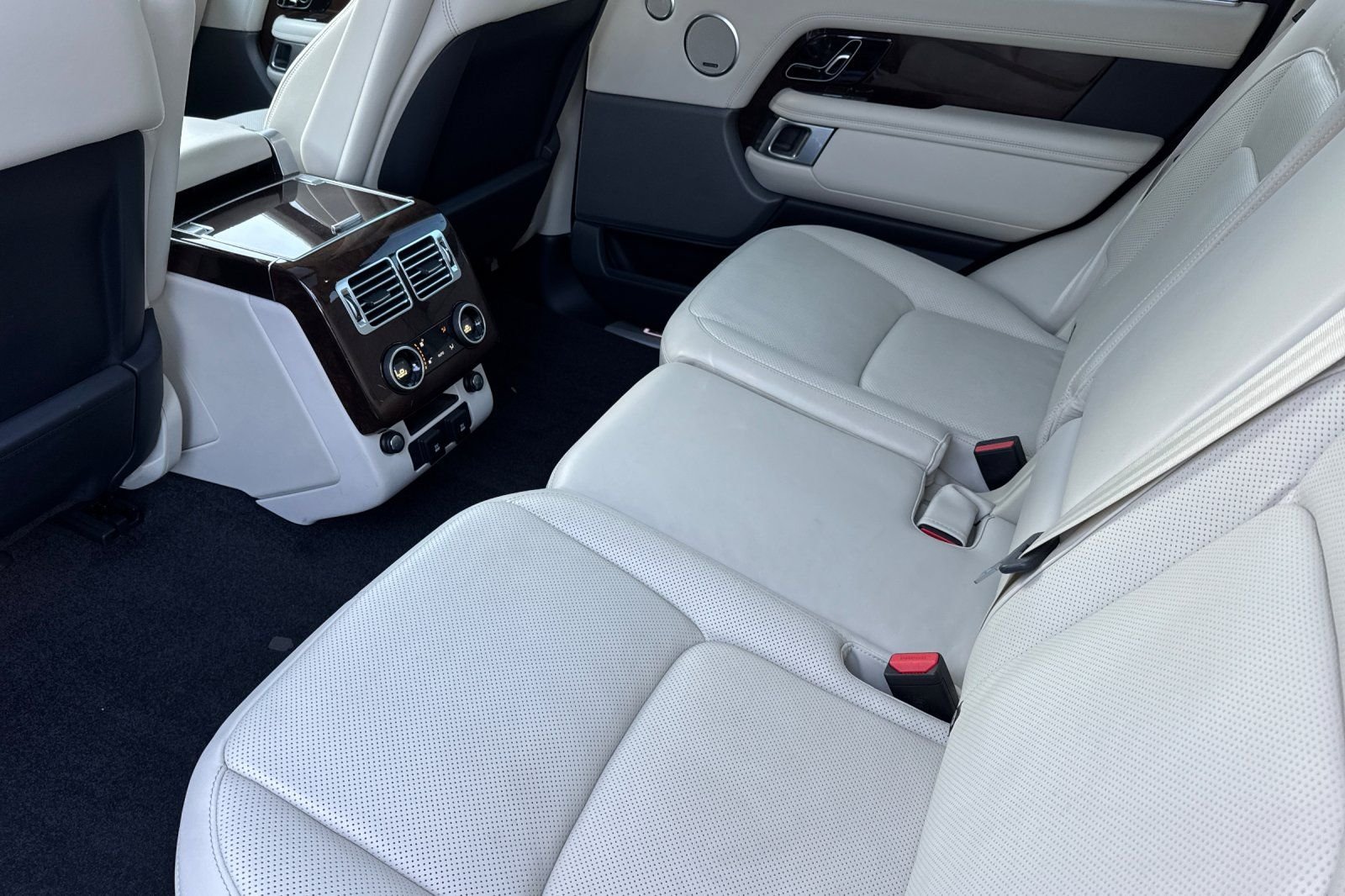 Used 2021 Blue Land Rover Westminster image 12
