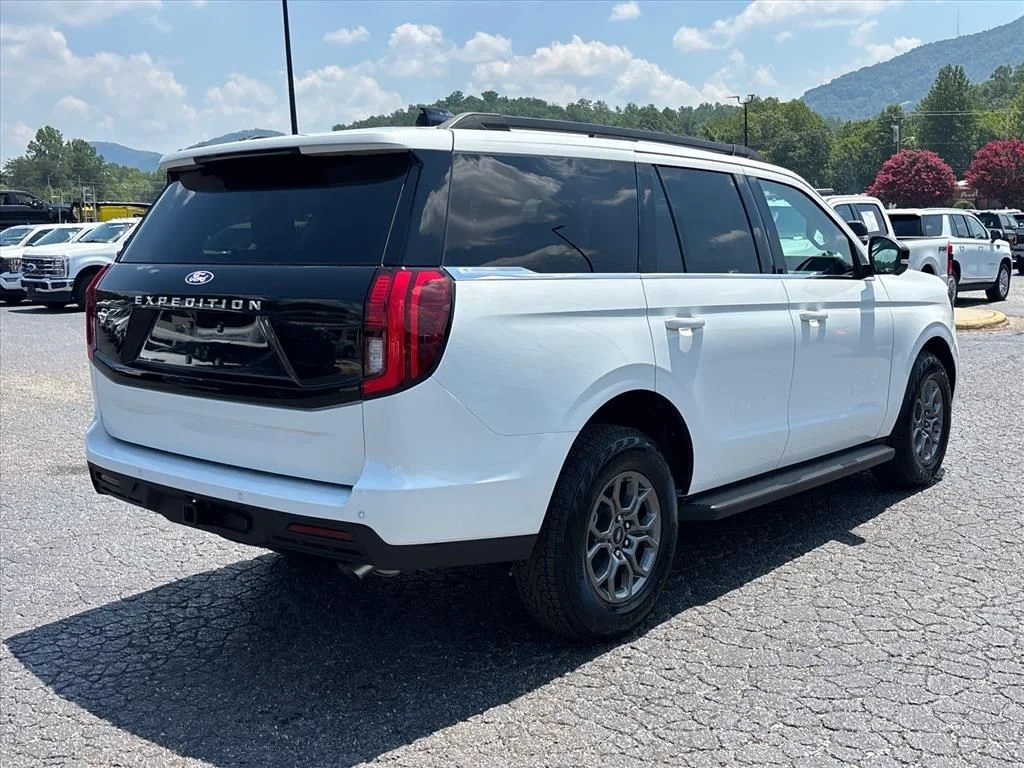 New 2027 Star White Metallic Tri-Coat Ford Active image 8